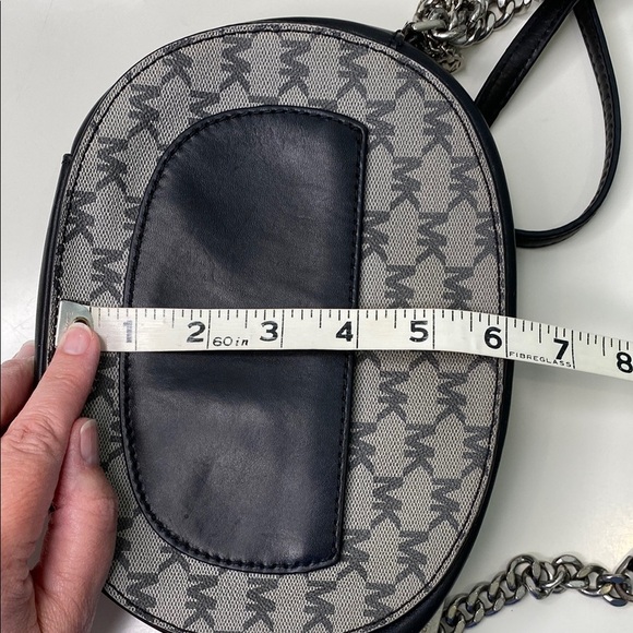 Michael Kors Ginny Medium Messenger Crossbody‎ MK Signature Bag 30H6TGNM2V Black - Picture 13 of 16